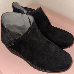 Skechers size 7 black ankle boots, leather, women's footwear, stylish comfort